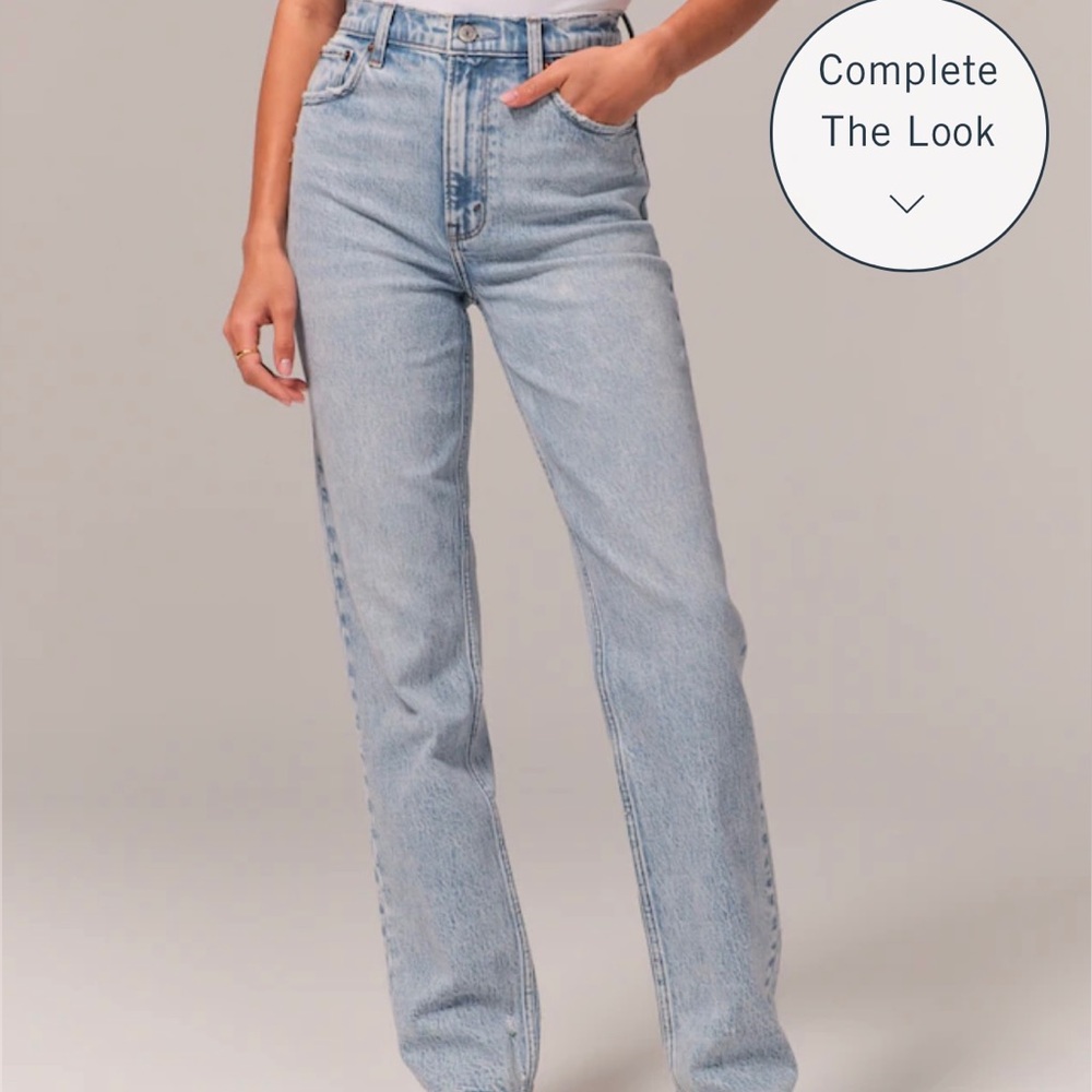 Abercrombie light wash 90’s straight leg jeans